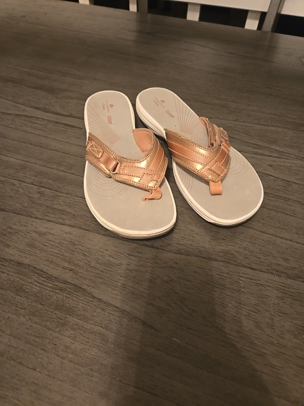 Clarks Women's Breeze Sea Rose Gold Size 10 Sandal Flip flop Cloudsteppers